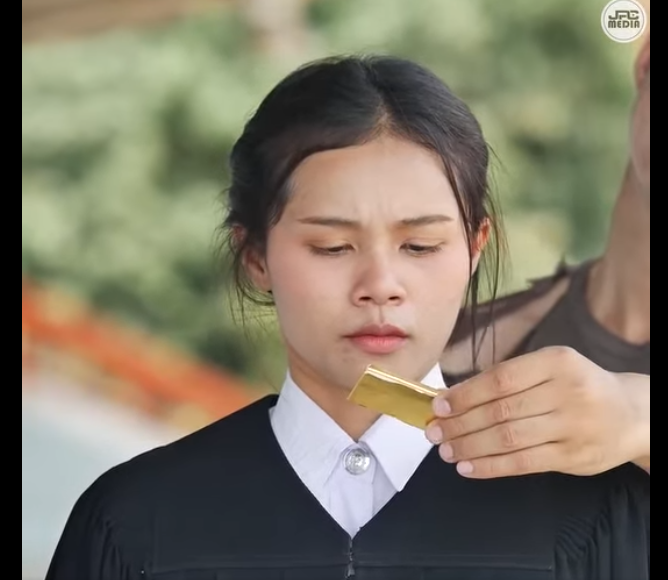 N2408077_แต งต วขอทานไปงานร บปร ญญาน องสาว_part2