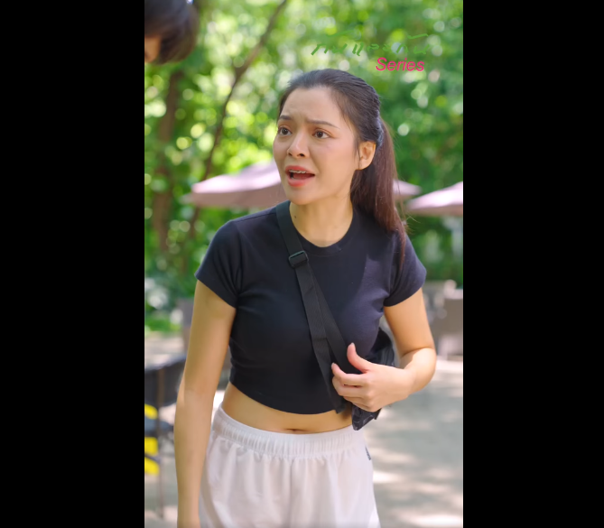 N2909037_เธอแกล งล มกลางร าน แต ไม ดว าจะทำให พน กงานคนอ นต องล มห วฟาดจนเส ยช_part2