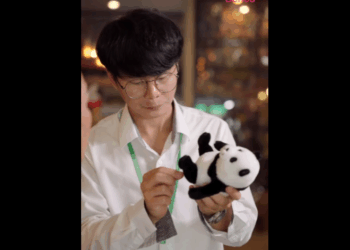 N0311035 ยใกล พน กงานล กไก เห นเป นคนแก เลยแอบเปล ยนป ายราคา part2