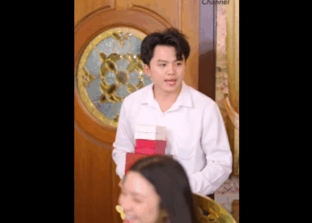 N1311022 เศรษฐ อนาฬ กามาแจกเพ อนสม ยเร ยน แต กล บได คำด ฏแทนคำขอบค part2