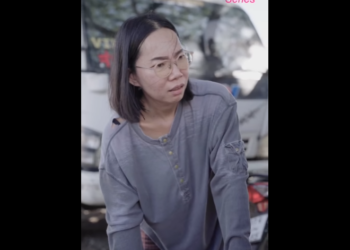 N2712014 เศรษฐ ใช รถแม คโครมาพ งบ านคนจน เพราะหว งอยากได ก!!! part2