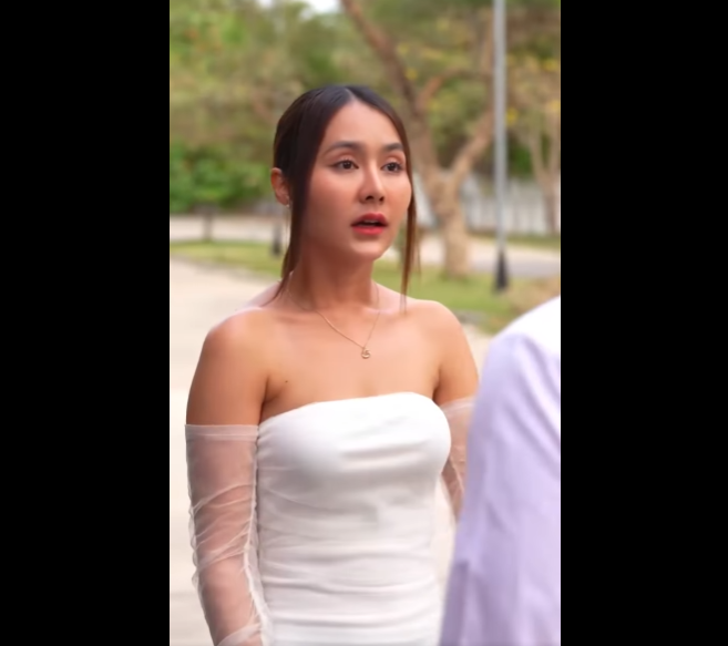 N2112068 หญ งรวยเสนอเง นให ชายกลางร านอาหาร part2