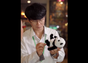 N2412084 ยใกล พน กงานล กไก เห นเป นคนแก เลยแอบเปล ยนป ายราคา part2