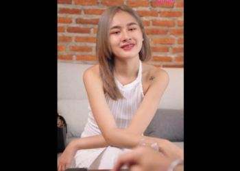 N2512010 งอย กค าโต ะข างๆเอาของส งน มาให ตอนจบม นม เง อนงำแบบน เอง part2