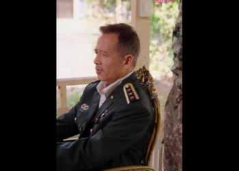 N1101042 คนม อำนาจจะทำไรก ได ทหารช นผ ใหญ งทหารหญ งฝ กอะไรแต ละอย างแปลกๆ part2