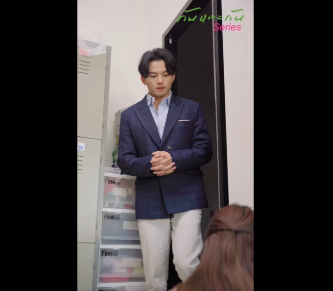 N1201037 สาวไฮโซโยนอาหารท งต อหน าขอทาน ไม คาดค ดว าเธอส ดท ายเธอต องเจอก บส งน part2